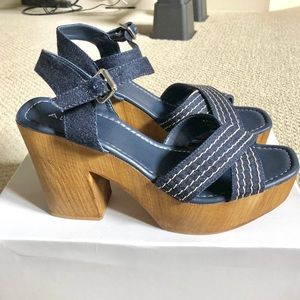 NEW Aldo Blue Denim platform sandals.